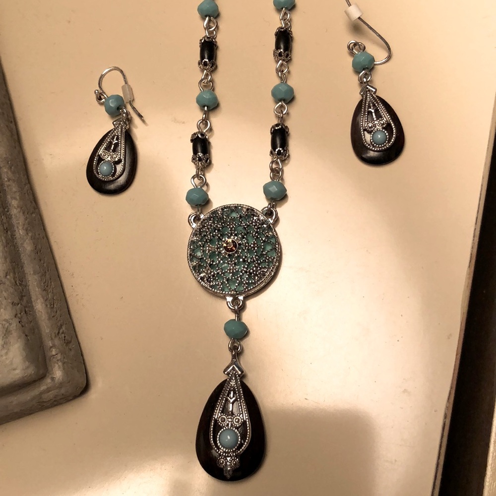 Necklace and earrings set